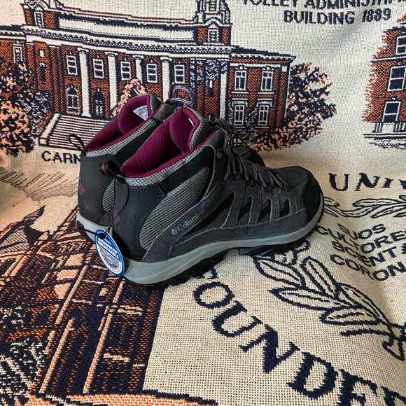 Womens Columbia Crestwood Mid Hiking Boots - Picture 9 of 13